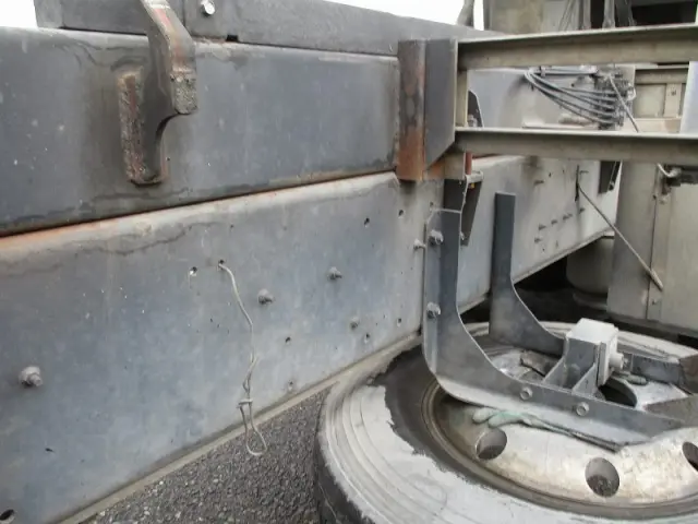 いすゞ ギガ PJ-CYY52V6(6x4)の写真14