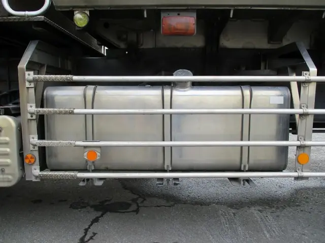 いすゞ ギガ PJ-CYY52V6(6x4)の写真17