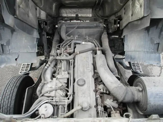 いすゞ ギガ PJ-CYY52V6(6x4)の写真21