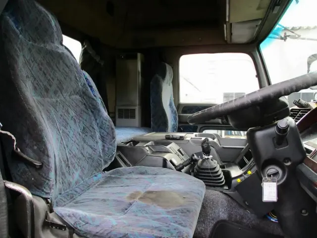 いすゞ ギガ PJ-CYY52V6(6x4)の写真22