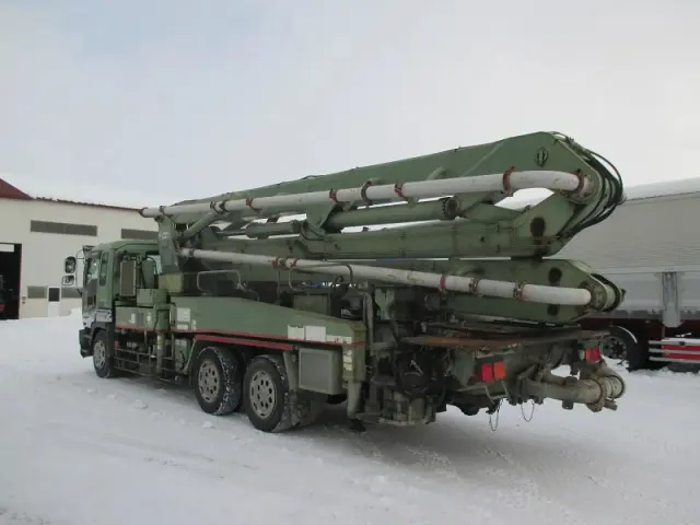 いすゞ ギガ KC-CYZ81Q2改(6x4)の写真4