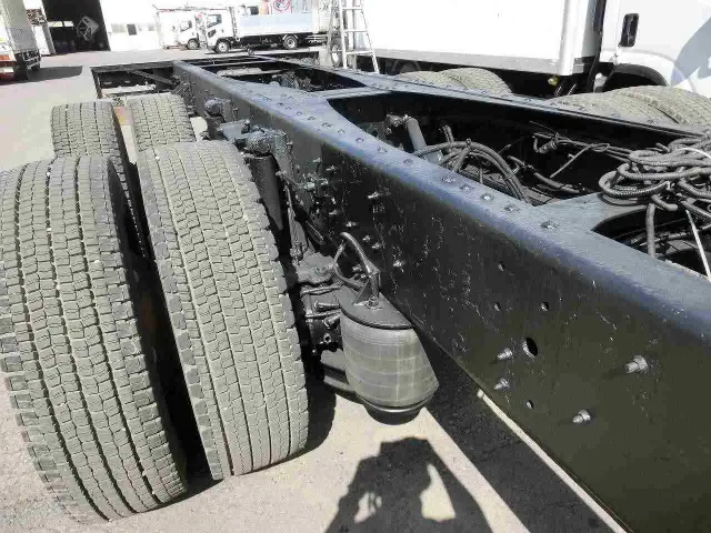 いすゞ ギガ PDG-CYY77V8(6x4)の写真5