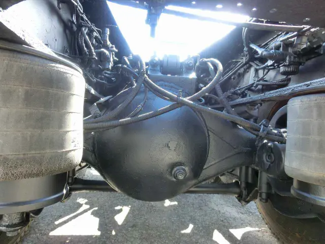 いすゞ ギガ PDG-CYY77V8(6x4)の写真7