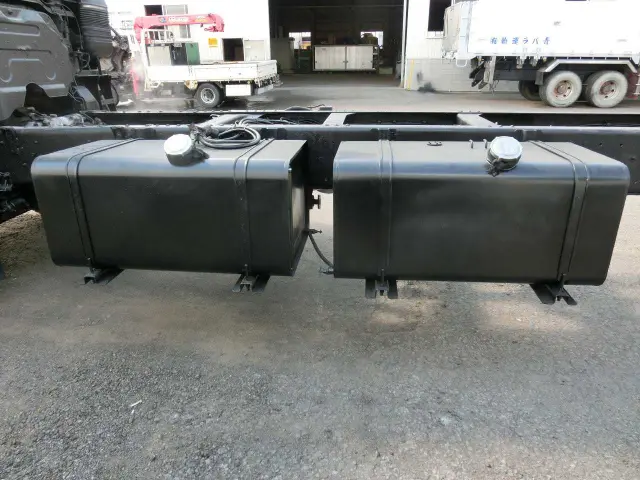 いすゞ ギガ PDG-CYY77V8(6x4)の写真8