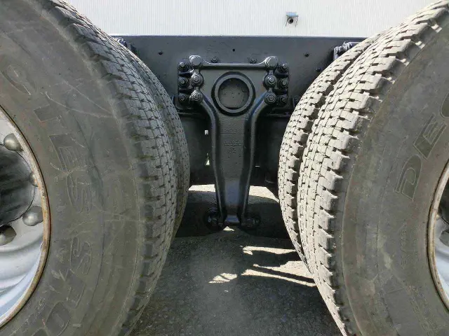 いすゞ ギガ PDG-CYY77V8(6x4)の写真9