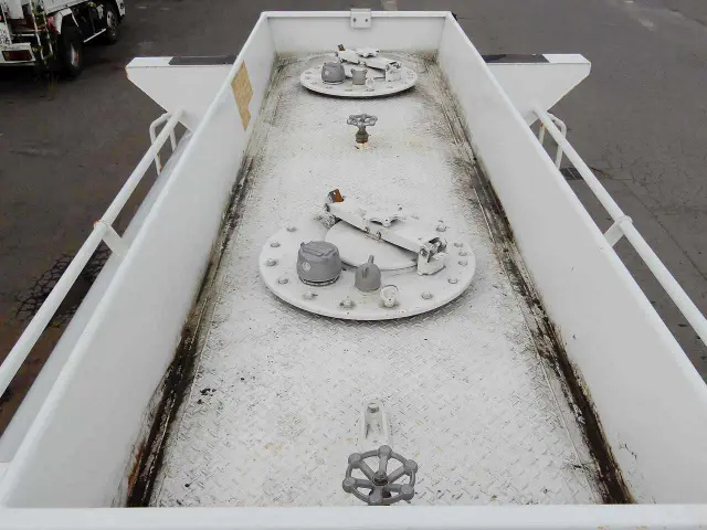 いすゞ エルフ PB-NPS81AN(4WD)の写真7