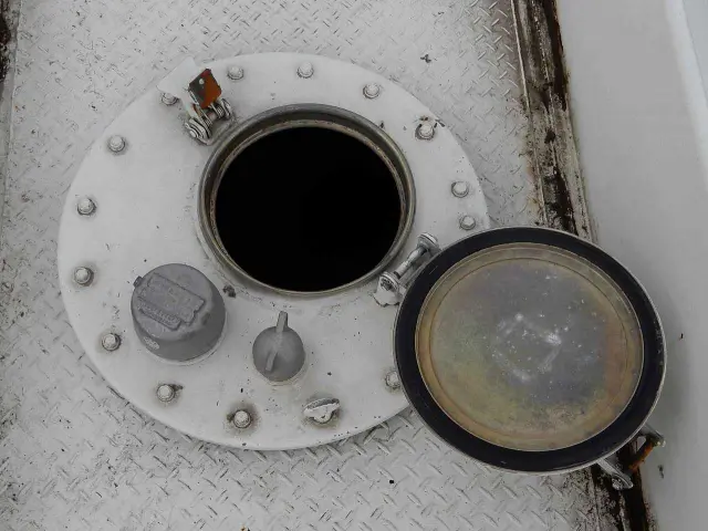 いすゞ エルフ PB-NPS81AN(4WD)の写真8