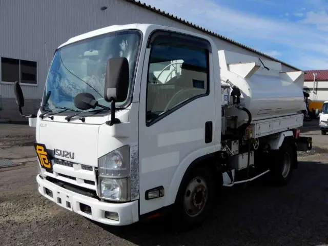 いすゞ エルフ BKG-NMR85N(2WD)の写真1