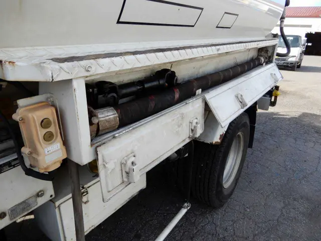 いすゞ エルフ BKG-NMR85N(2WD)の写真11