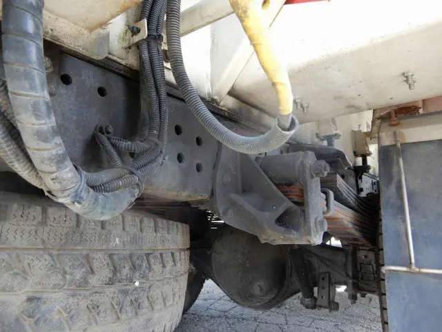 いすゞ エルフ BKG-NMR85N(2WD)の写真15