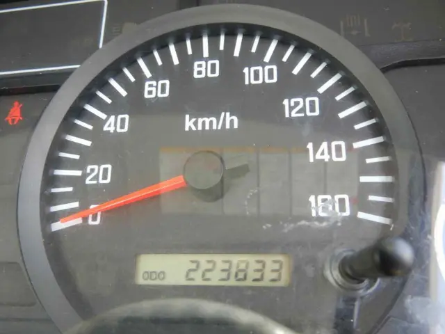 いすゞ エルフ BKG-NMR85N(2WD)の写真24