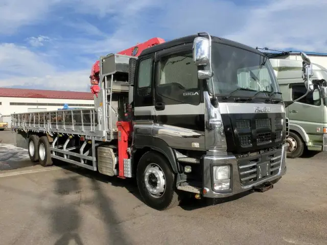 いすゞ ギガ LKG-CYZ77A(6x4)の写真2