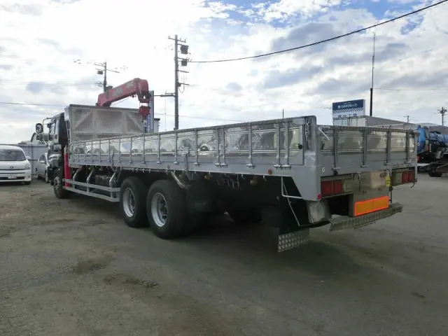 いすゞ ギガ LKG-CYZ77A(6x4)の写真4