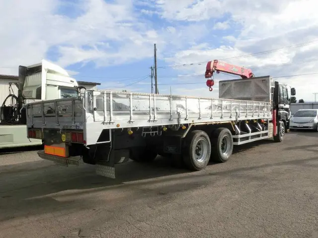 いすゞ ギガ LKG-CYZ77A(6x4)の写真6