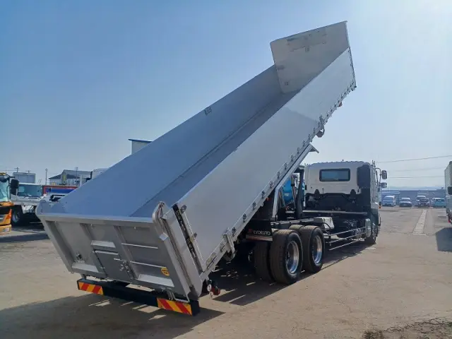 日野 プロフィア QPG-FS1EZEA(6x4)の写真8