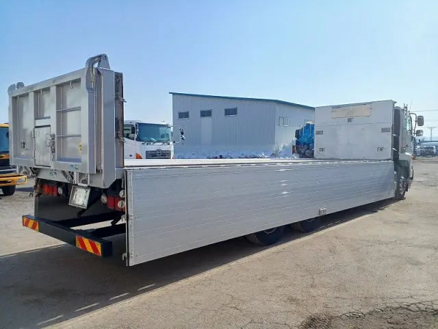 日野 プロフィア QPG-FS1EZEA(6x4)の写真9