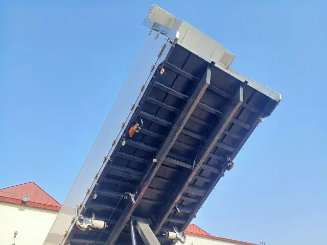 日野 プロフィア QPG-FS1EZEA(6x4)の写真10