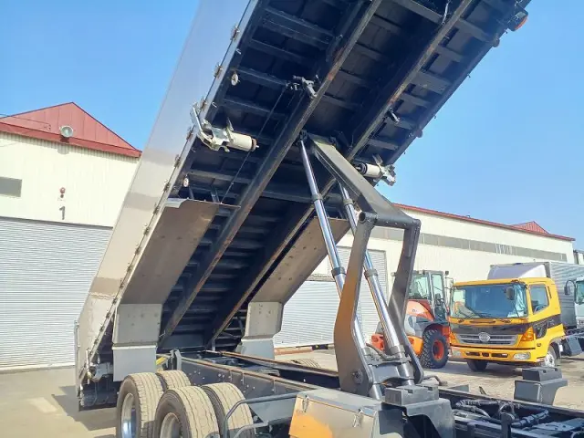 日野 プロフィア QPG-FS1EZEA(6x4)の写真11