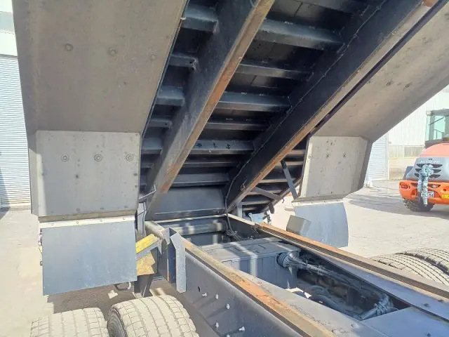 日野 プロフィア QPG-FS1EZEA(6x4)の写真12