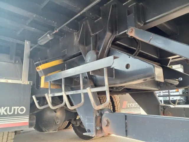 日野 プロフィア QPG-FS1EZEA(6x4)の写真13