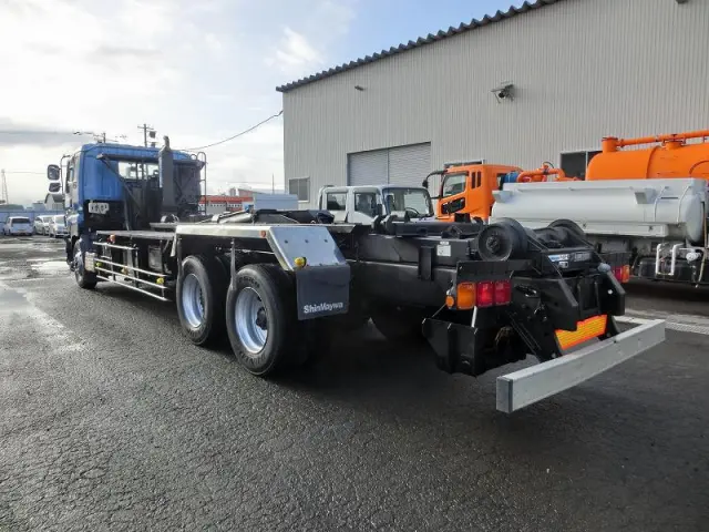 いすゞ ギガ PJ-CYZ51V6(6x4)の写真4