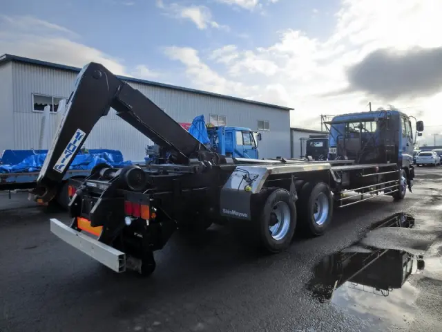 いすゞ ギガ PJ-CYZ51V6(6x4)の写真7