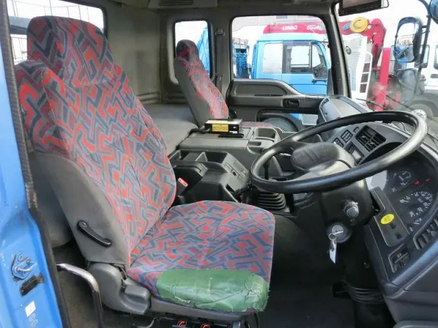 いすゞ ギガ PJ-CYZ51V6(6x4)の写真22