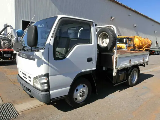 いすゞ エルフ PB-NKS81A(4WD)の写真1
