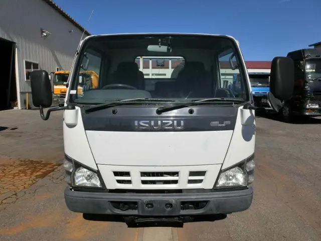 いすゞ エルフ PB-NKS81A(4WD)の写真3