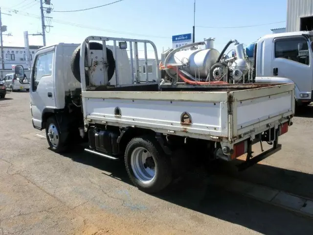 いすゞ エルフ PB-NKS81A(4WD)の写真4