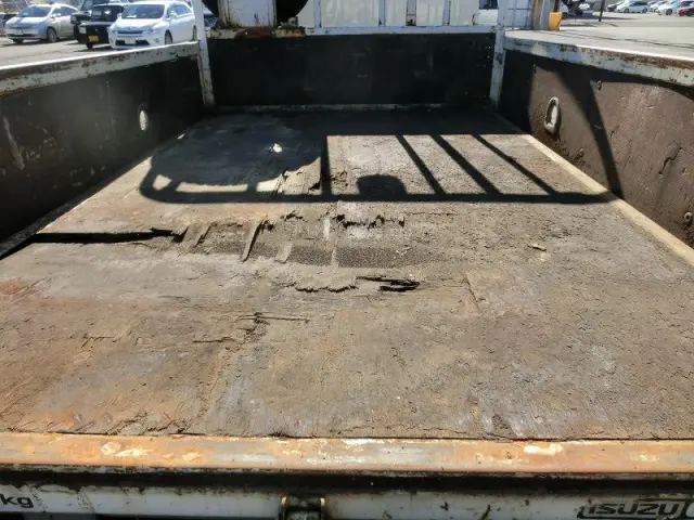 いすゞ エルフ PB-NKS81A(4WD)の写真8