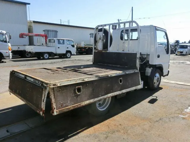 いすゞ エルフ PB-NKS81A(4WD)の写真9