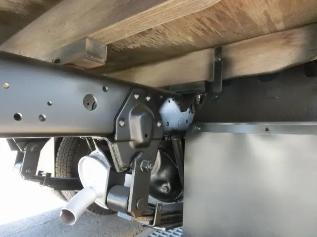 いすゞ エルフ PB-NKS81A(4WD)の写真11