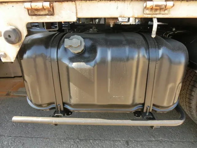 いすゞ エルフ PB-NKS81A(4WD)の写真13