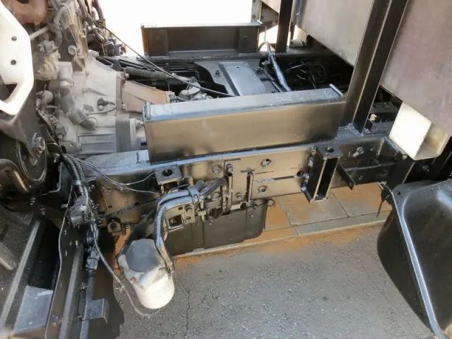 いすゞ エルフ PB-NKS81A(4WD)の写真14