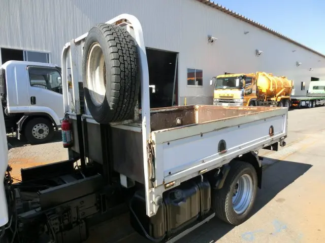 いすゞ エルフ PB-NKS81A(4WD)の写真17