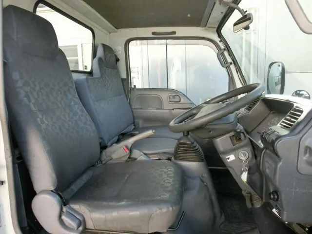 いすゞ エルフ PB-NKS81A(4WD)の写真22