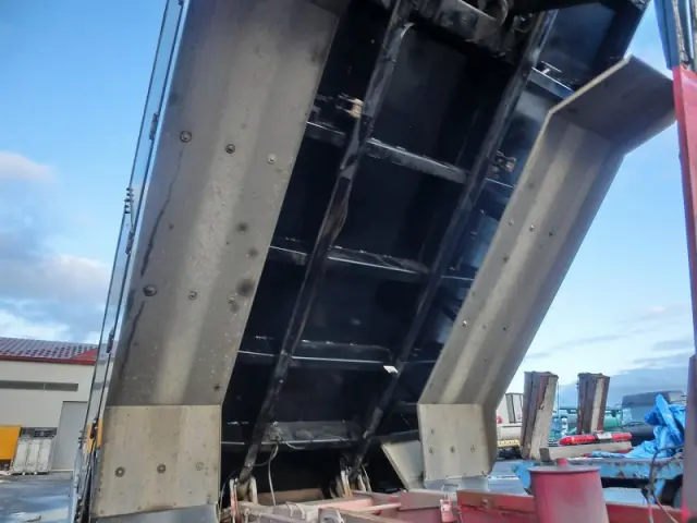 日野 プロフィア BDG-FR1EPYA(6x2)の写真11