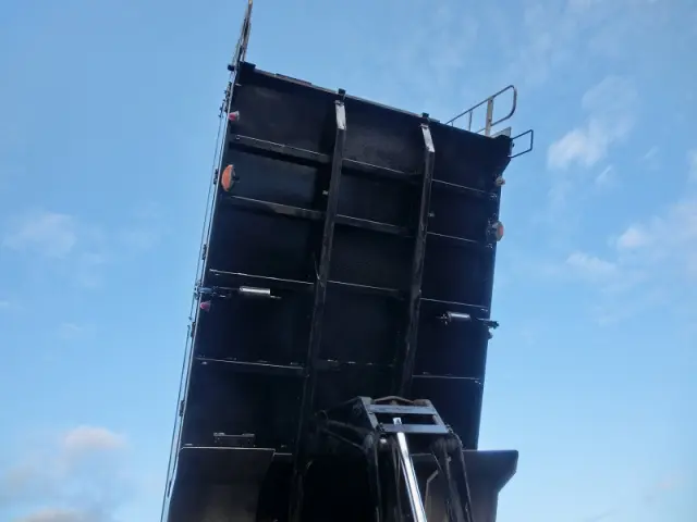 日野 プロフィア BDG-FR1EPYA(6x2)の写真12