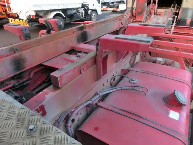 日野 プロフィア BDG-FR1EPYA(6x2)の写真13