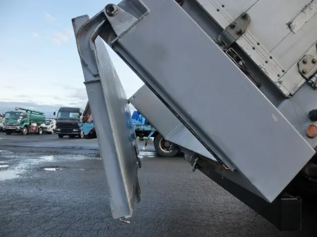 日野 プロフィア BDG-FR1EPYA(6x2)の写真17