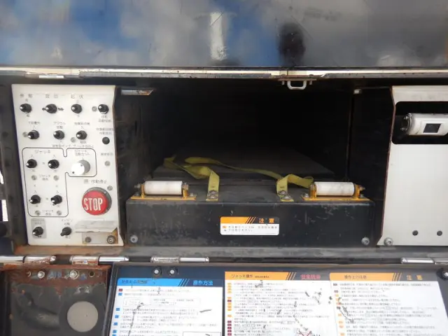 いすゞ エルフ BDG-NKS85AN(4WD)の写真5