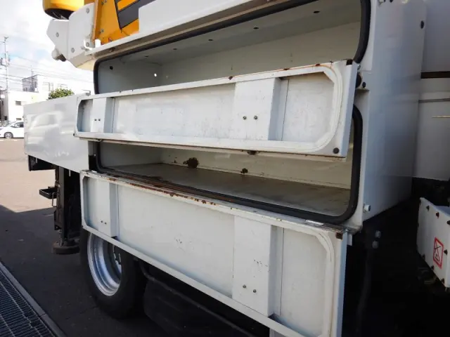 いすゞ エルフ BDG-NKS85AN(4WD)の写真6