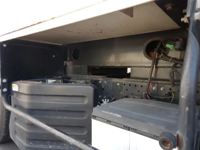 いすゞ エルフ BDG-NKS85AN(4WD)の写真7