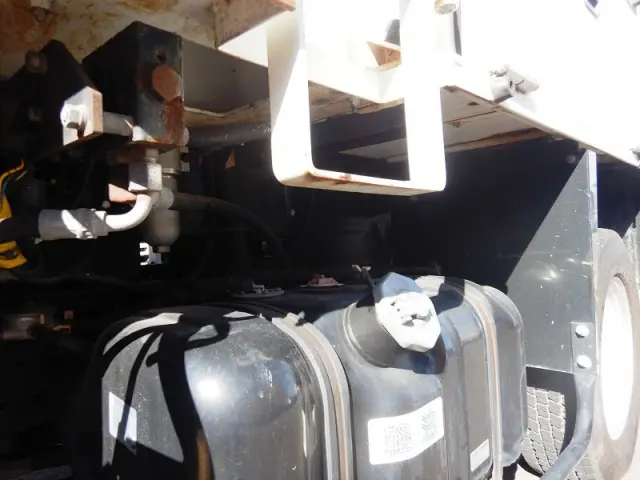 いすゞ エルフ BDG-NKS85AN(4WD)の写真9