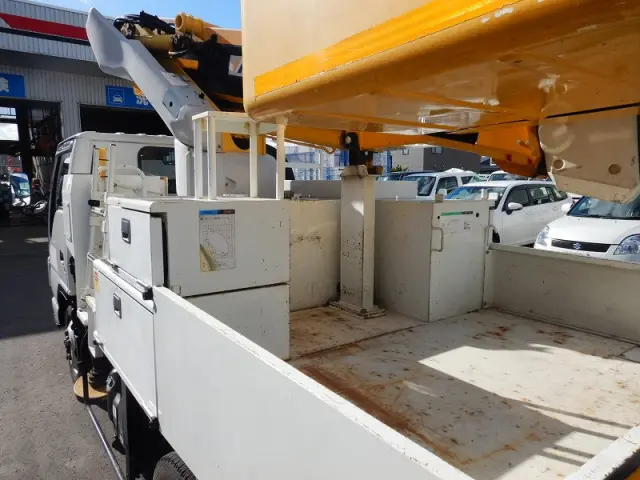 いすゞ エルフ BDG-NKS85AN(4WD)の写真11