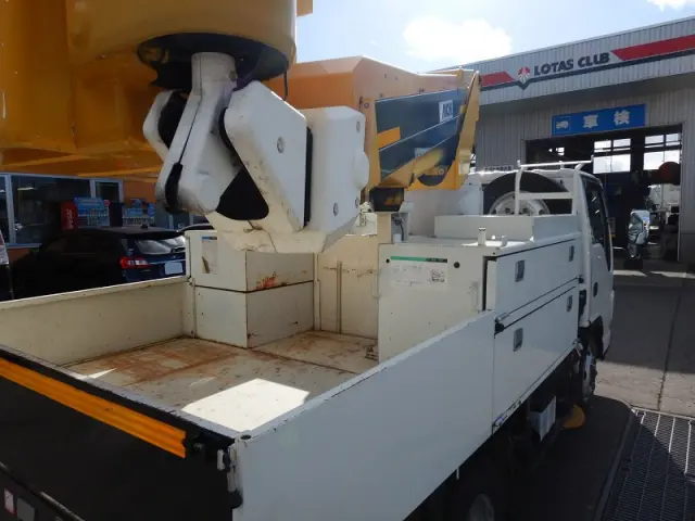 いすゞ エルフ BDG-NKS85AN(4WD)の写真13