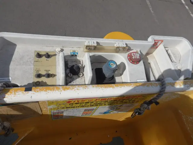 いすゞ エルフ BDG-NKS85AN(4WD)の写真15