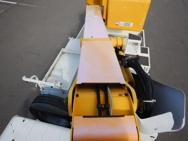 いすゞ エルフ BDG-NKS85AN(4WD)の写真16