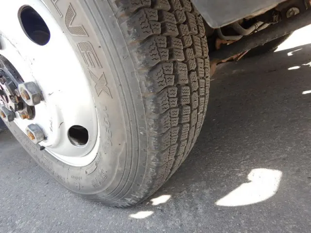 いすゞ エルフ BDG-NKS85AN(4WD)の写真18